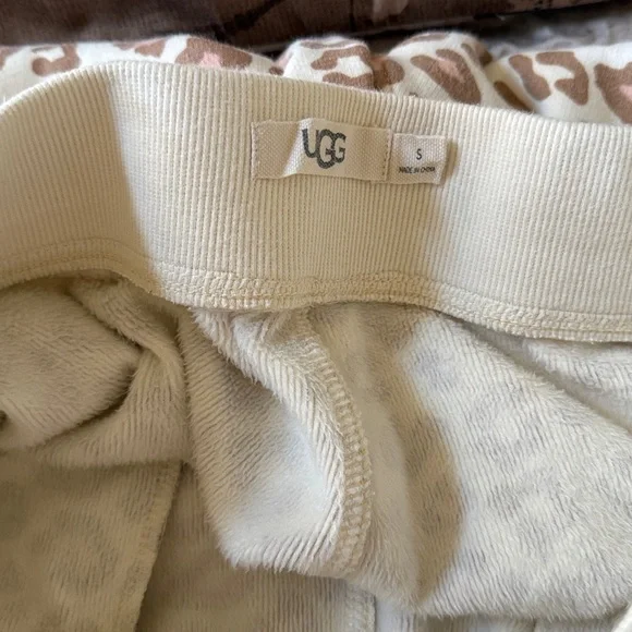 UGG Cream Fleece Loungewear - Picture 4 of 5